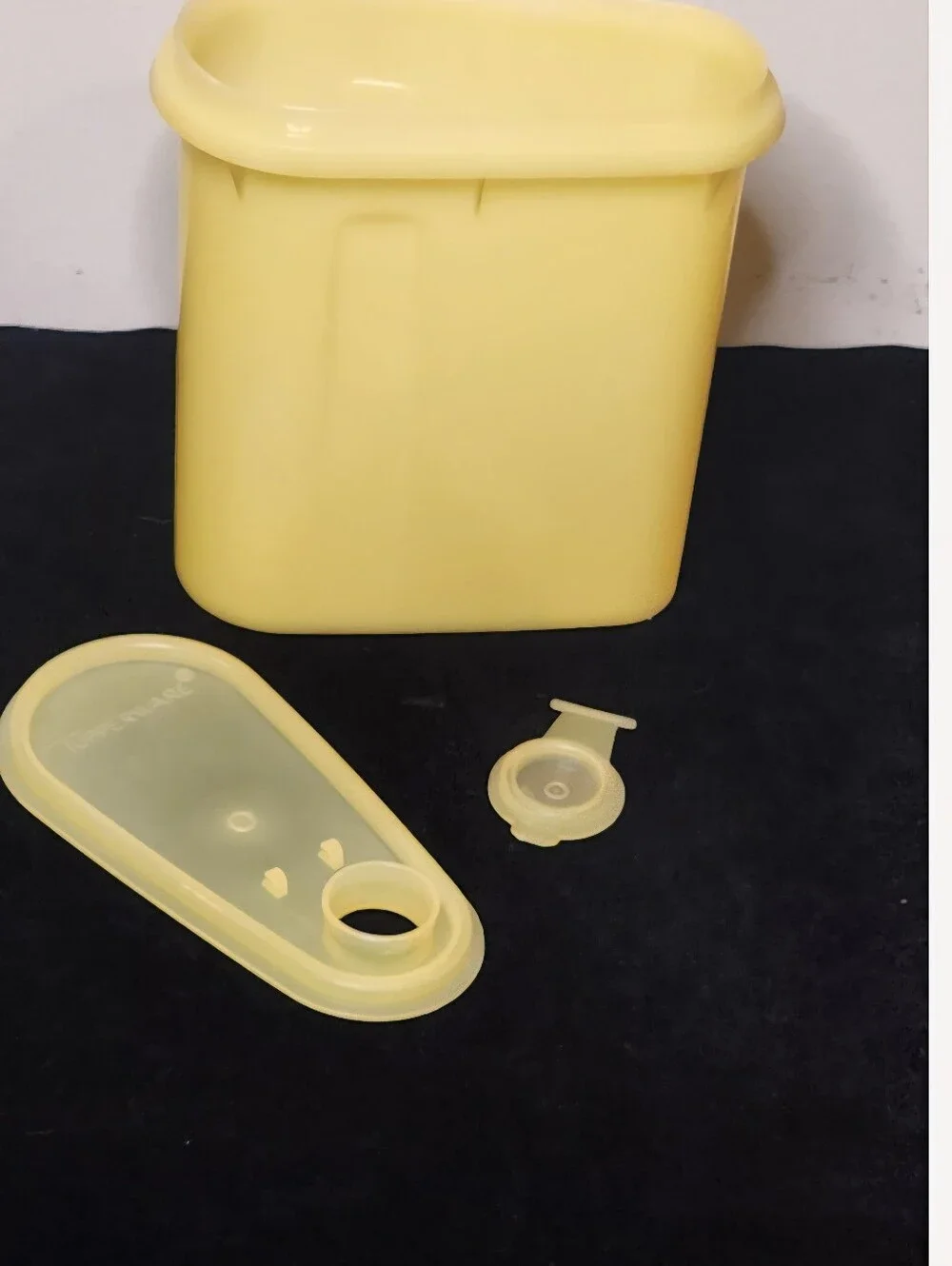 Vintage Tupperware Yellow One Quart Beverage Buddy Pitcher: Slim Design 792